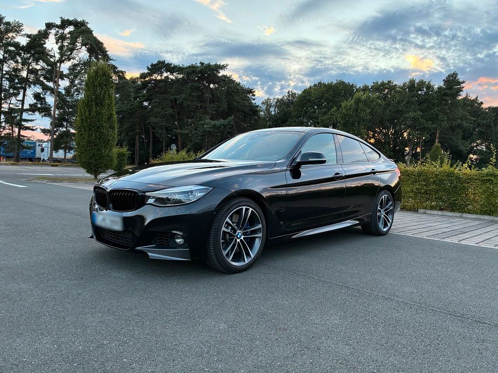 Image of BMW 330