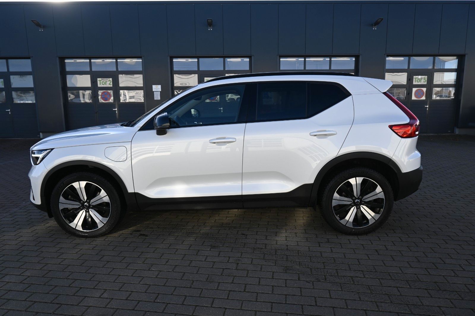 Fahrzeugabbildung Volvo XC40 T5 Recharge Plus Dark*H&K*BLIS*RFK