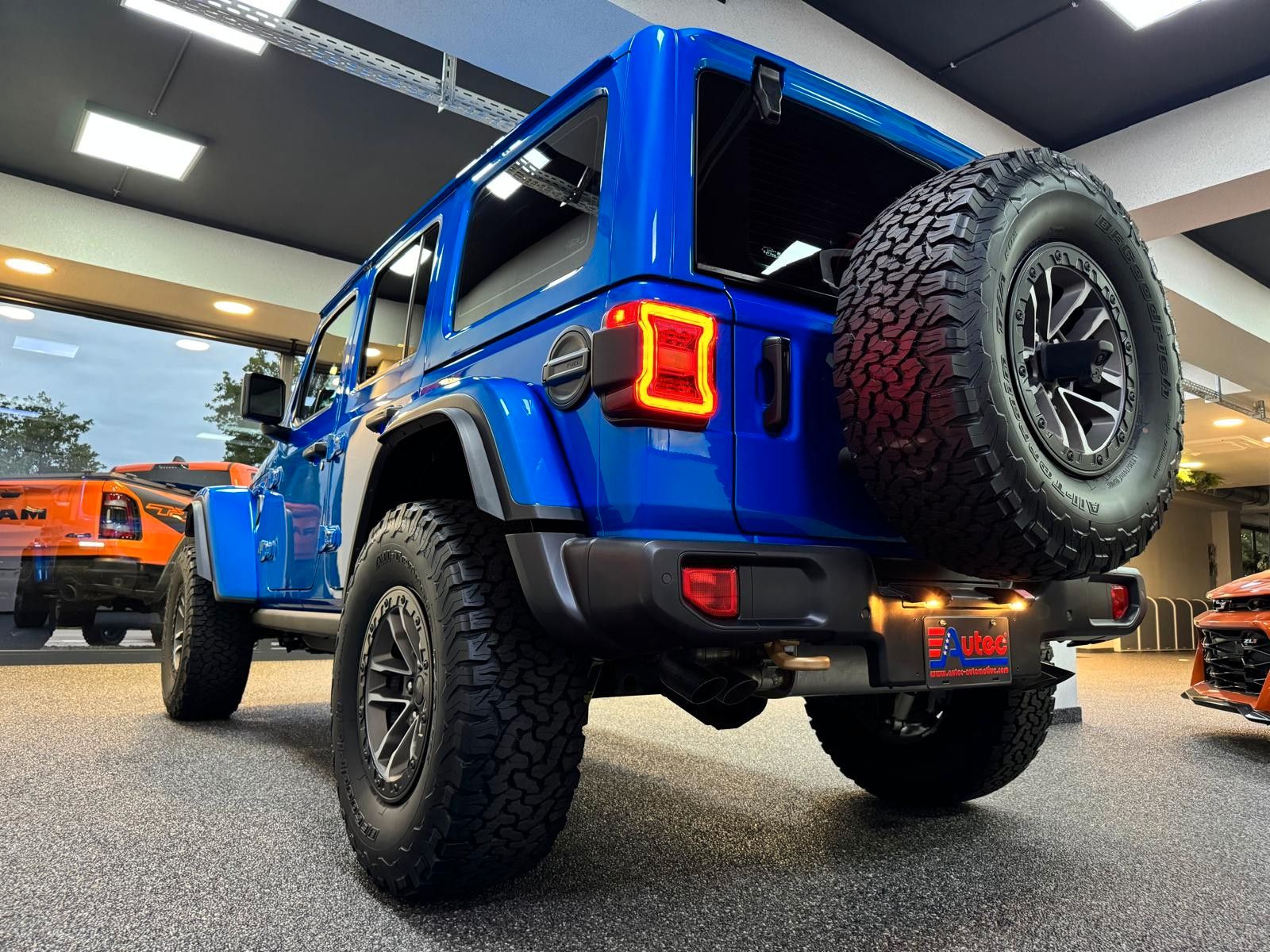 Fahrzeugabbildung Jeep RUBICON 392-6.4L HEMI V8-RECON 35"-STEEL BUMPER