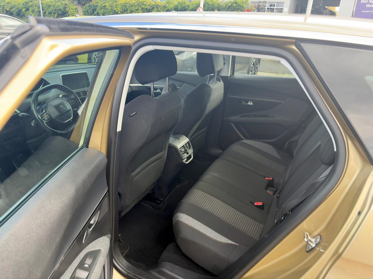 Peugeot 3008 1.2 12V e-THP / Allwetter Reifen
