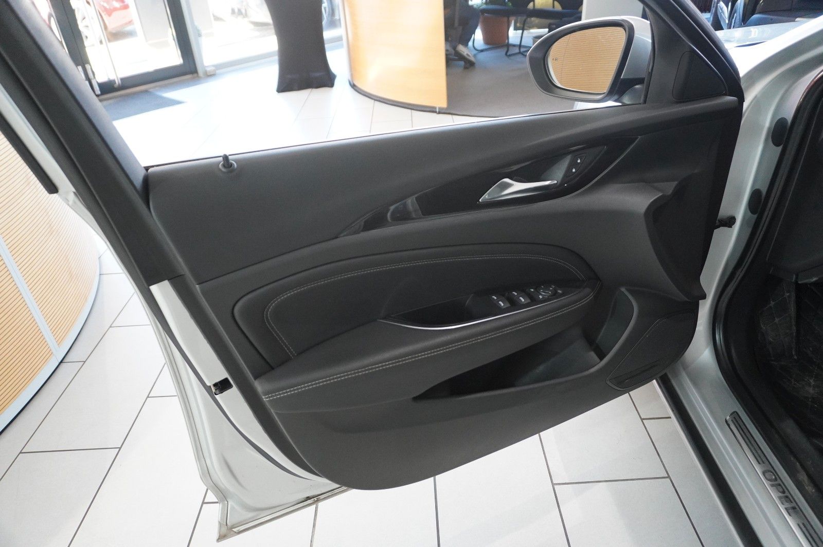 Fahrzeugabbildung Opel Insignia B ST 1.5T DYNAMIC NAVI/MATRIX/KAMERA/SH