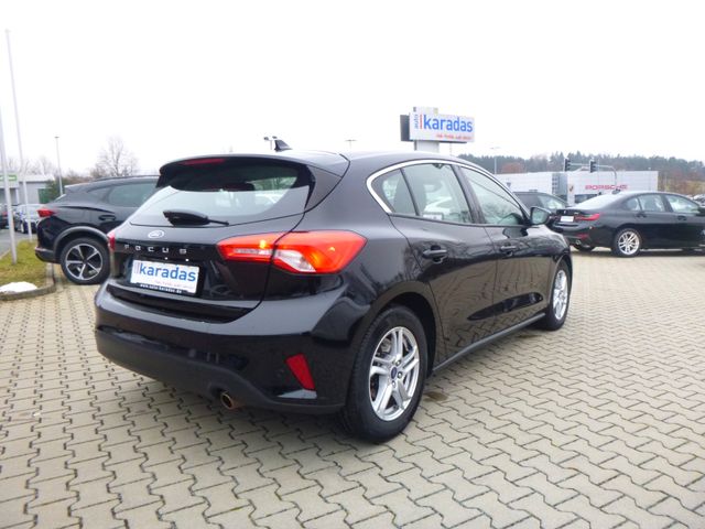 Fahrzeugabbildung Ford Focus 1,5 EcoBoost Lim >AUT/NAVI/Sitzheiz/PDC<