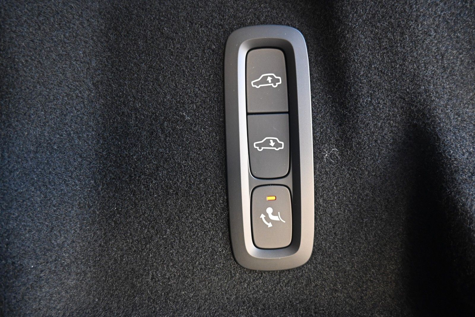 Fahrzeugabbildung Volvo XC60 B5 AWD Ultra Dark*LUFT*360°*ACC*AHK