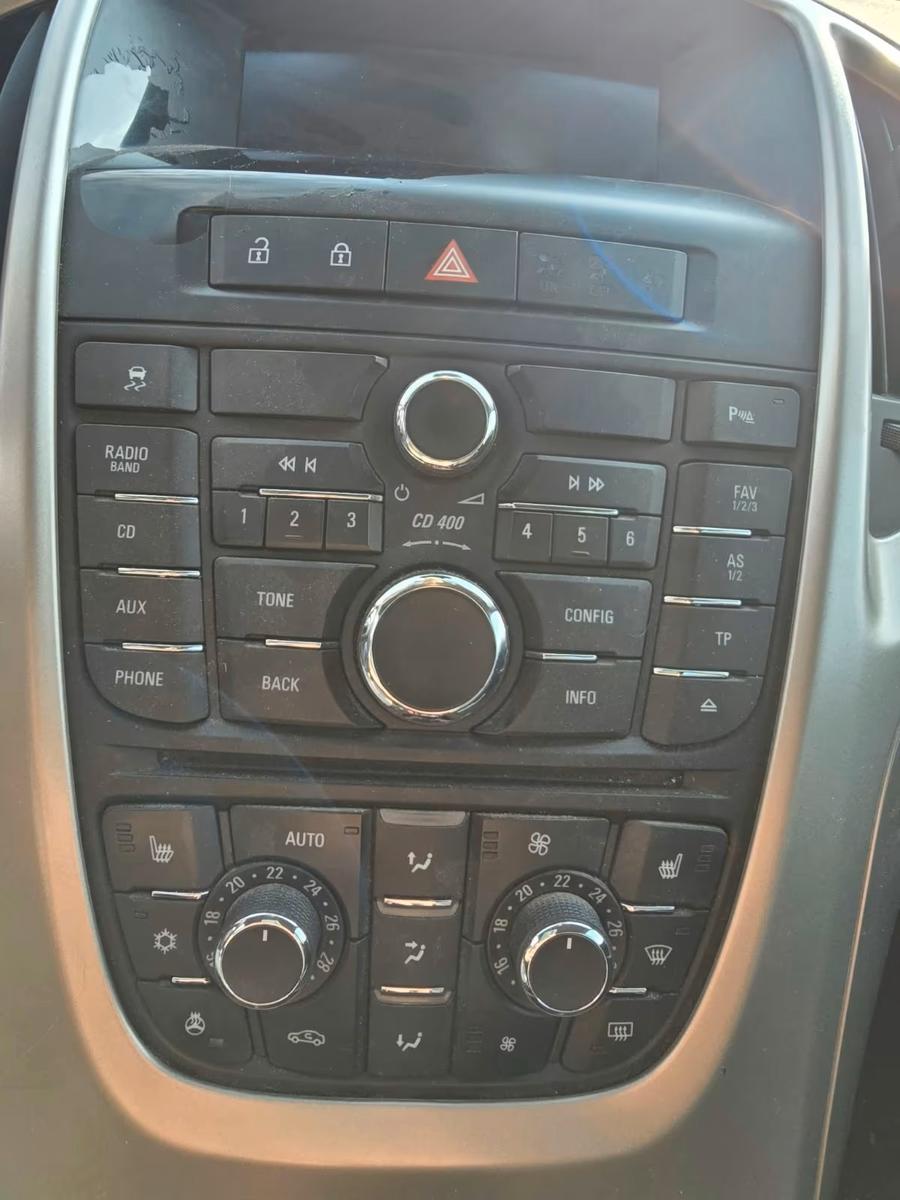 Opel Astra 2012 — photo 8