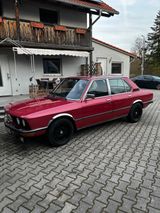 BMW 520 e12 - BMW 520 Oldtimer mit Benzin-Antrieb