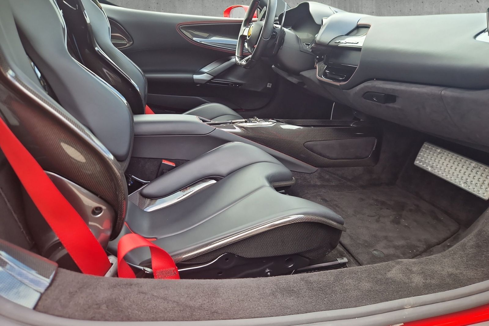 Fahrzeugabbildung Ferrari SF90*Carbon*Lift*dt.Fahrzeug*JBL*Racingsitze*
