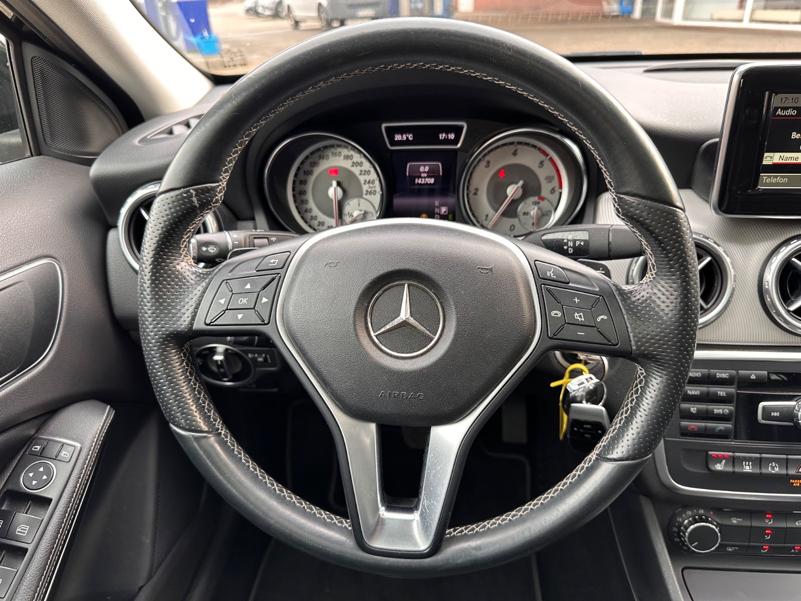 Fahrzeugabbildung Mercedes-Benz GLA 220 CDI Urban DCT AHK/Pano/SHZG/STANDHZG/GRA