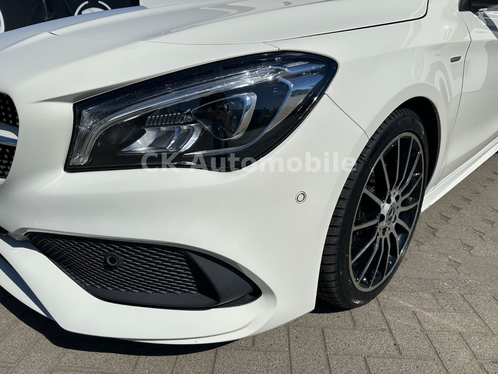 Fahrzeugabbildung Mercedes-Benz CLA220d Shooting Brake Peak Edition/Navi/LED/Kam