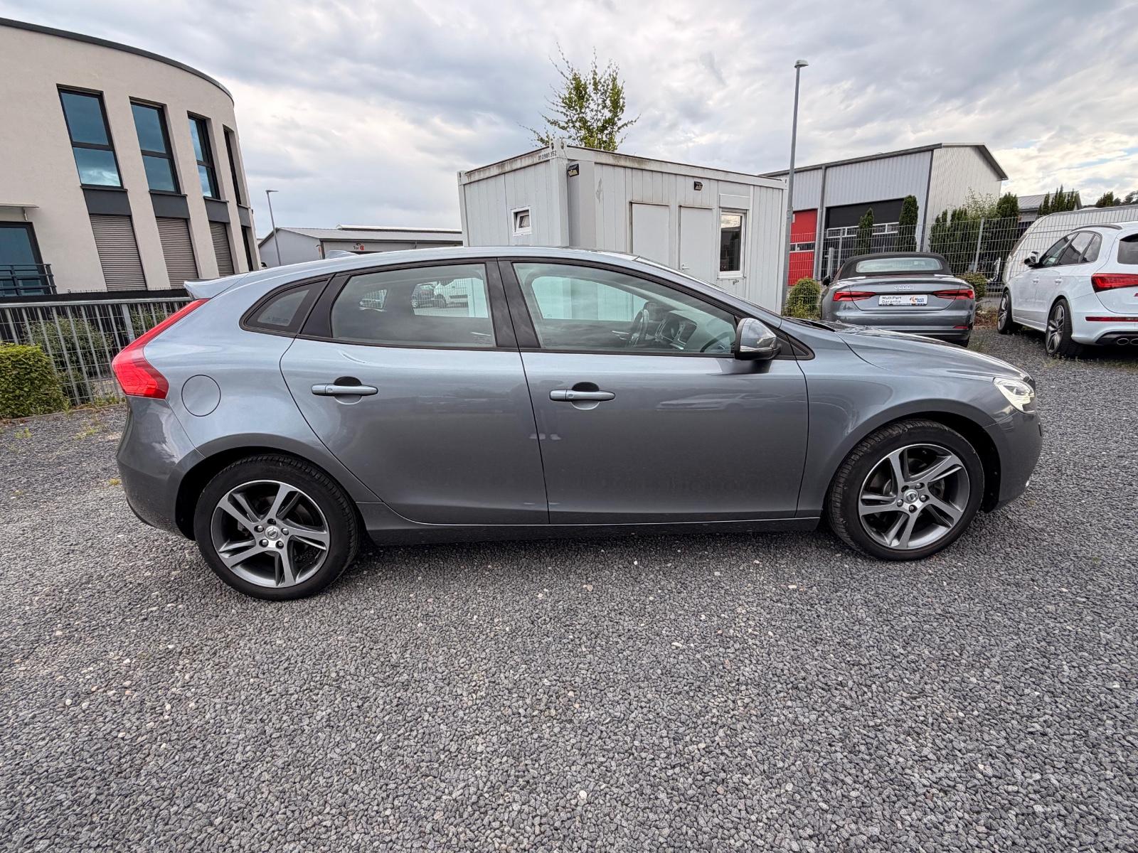 Volvo V40 Momentum Kamera*Keyless Zahnriemen Neu