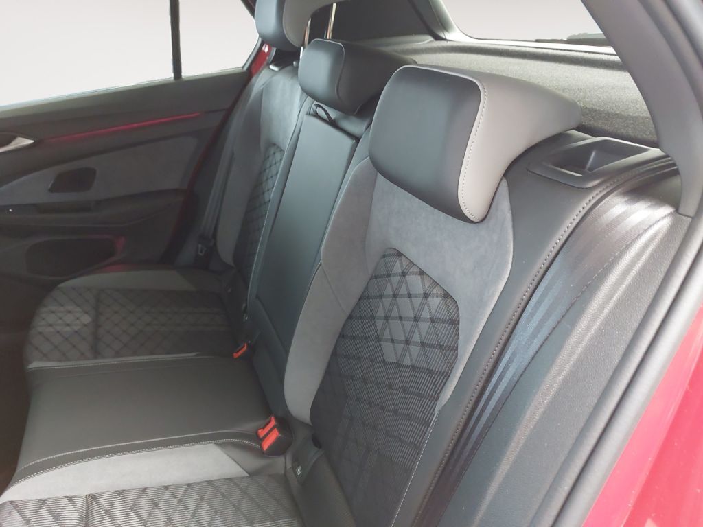 Fahrzeugabbildung Volkswagen Golf 1.5 TSI R-Line