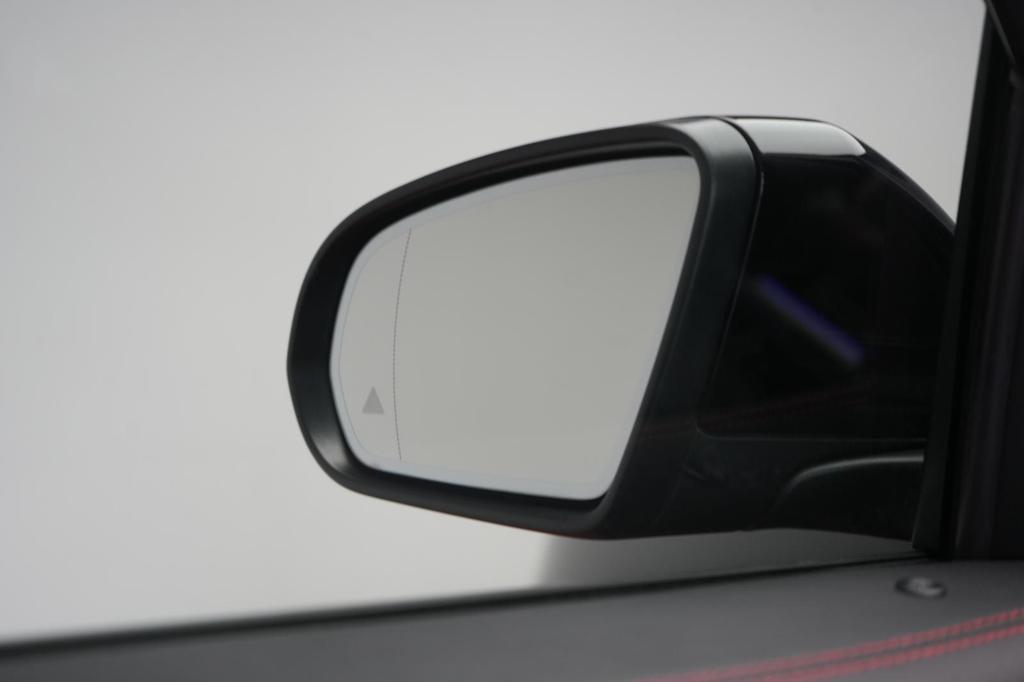 Mercedes-Benz GLB 220