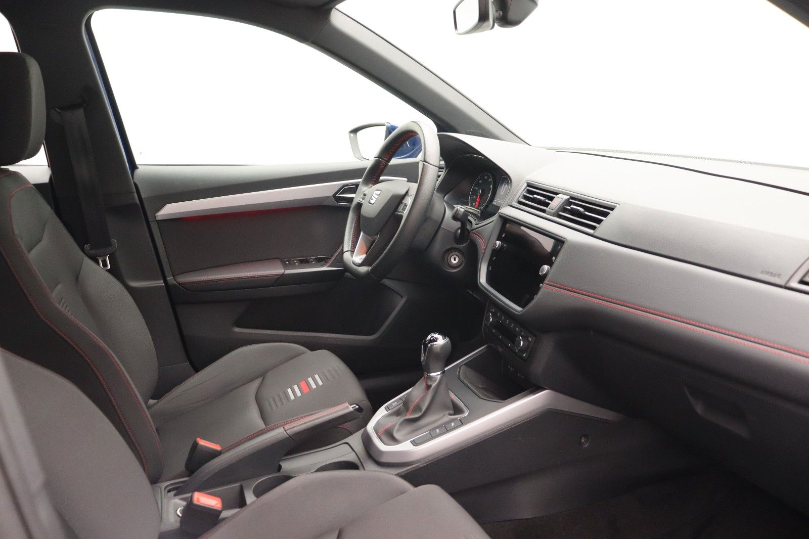 Fahrzeugabbildung SEAT Arona 1.5 FR NAVI AHK KAMERA
