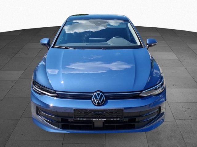 Fahrzeugabbildung Volkswagen Golf 1,5 TSI LIFE PANO SHZ TRAVEL-ASSIST LED DAB