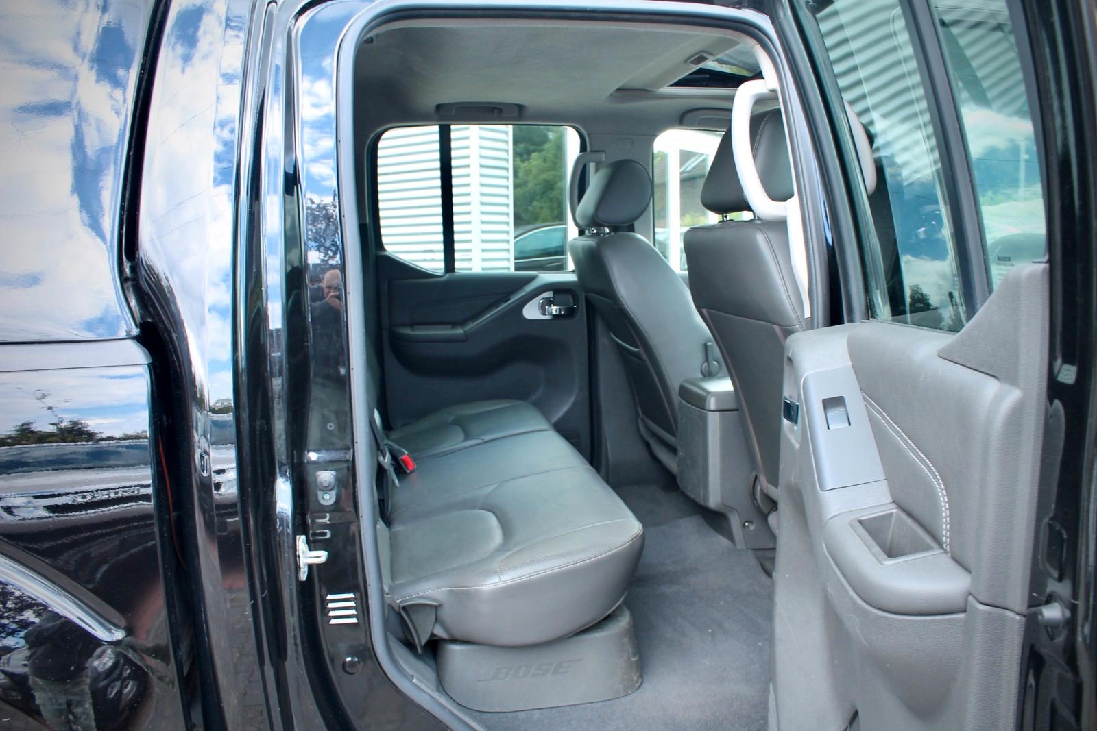 Nissan Navara 3.0 V6 dCi 231 ch BVA 4x4 / 184 000 km / Cuir brun / Toit ouvrant / Bose / Hardtop