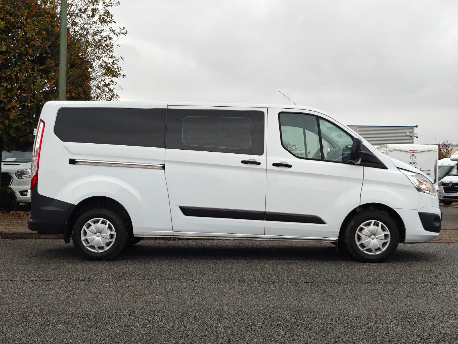 Fahrzeugabbildung Ford Transit Custom Kasten 310 L2 Trend - AHK, 6Sitze