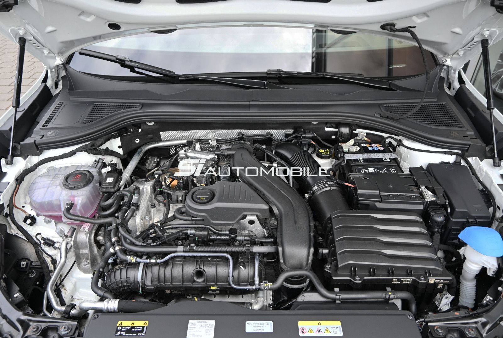 Fahrzeugabbildung Volkswagen Passat Variant 1.5 eTSI OPF DSG Business °AHK°IQ
