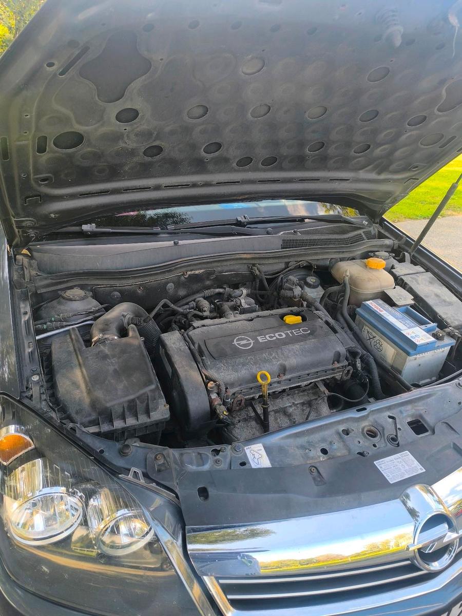 Opel Astra 2010 — photo 13