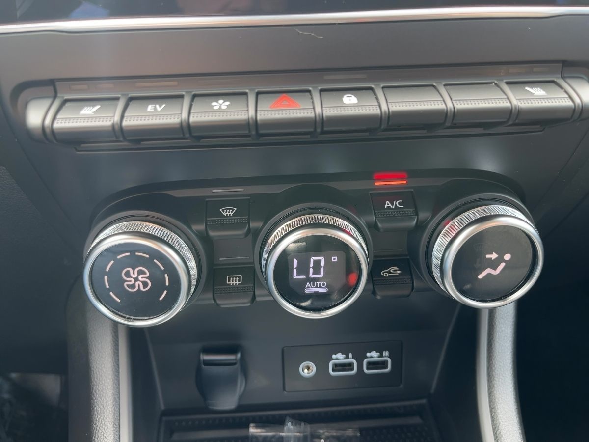 Fahrzeugabbildung Renault Captur TECHNO Plug-in 160 SHZ GJR 9,3"Toch