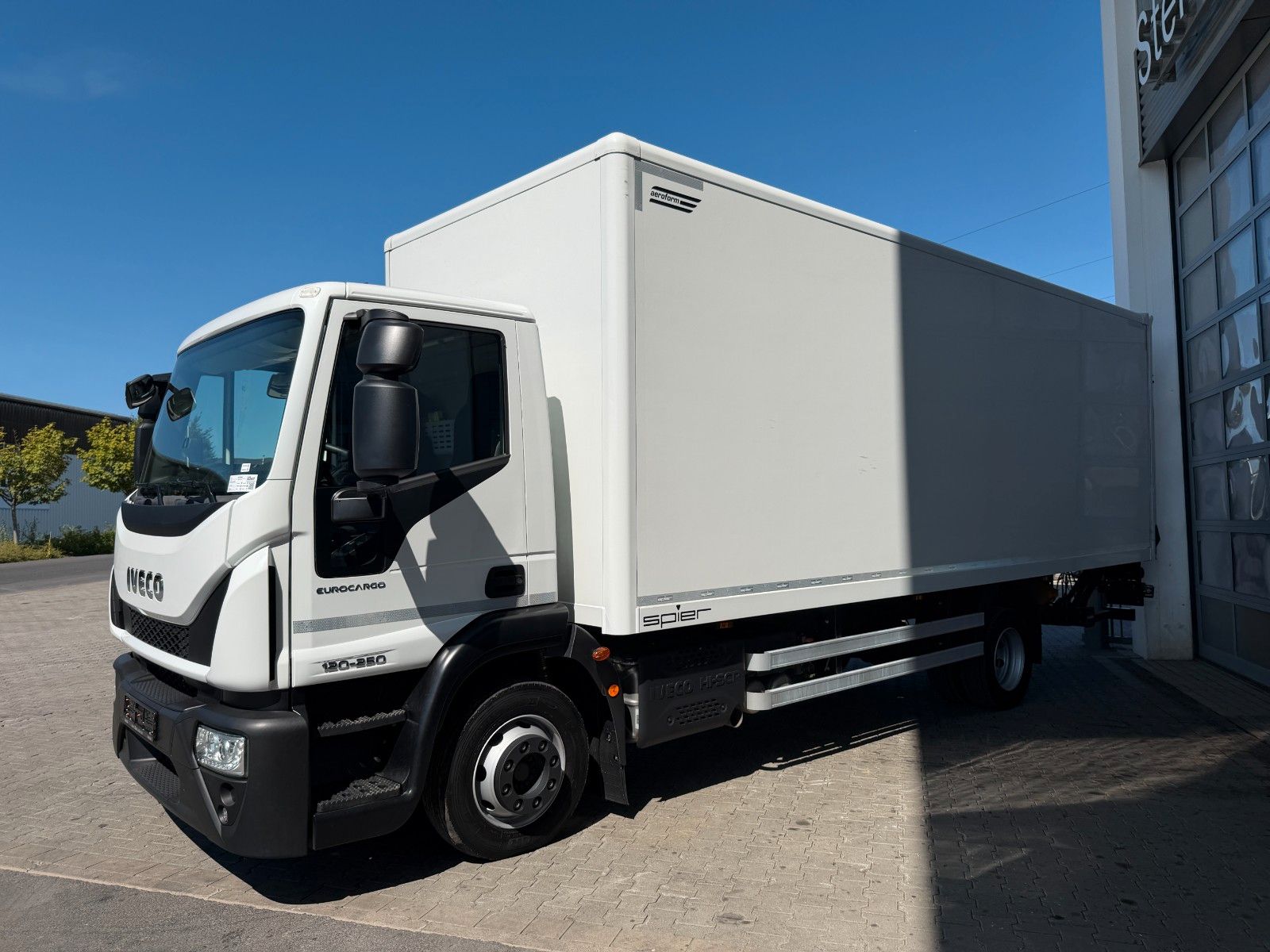 Fahrzeugabbildung Iveco Eurocargo ML120E25 LBW PAlfinger 1.500kg 3 Sitze
