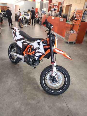 KTM 690 SMC-R   Edition Suzuka