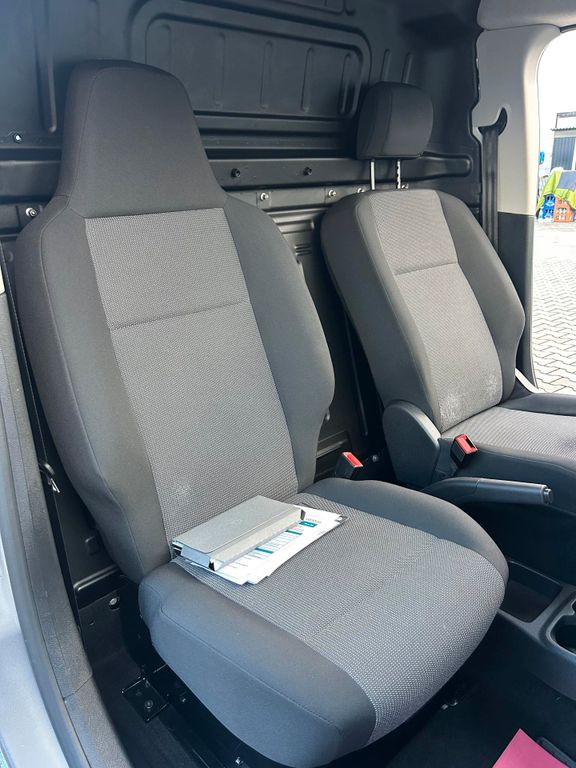 Car Image 21