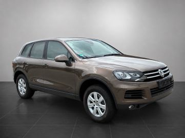 Volkswagen Touareg - 1