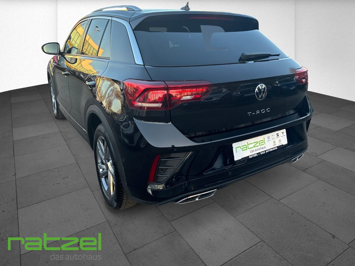 Fahrzeugabbildung Volkswagen T-Roc R-Line 1.5 TSI DSG Digitales Cockpit LED A