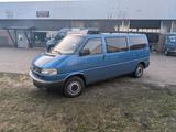 Volkswagen T4 Caravelle 2,5-l-Diesel TDI 75kW lang Standard