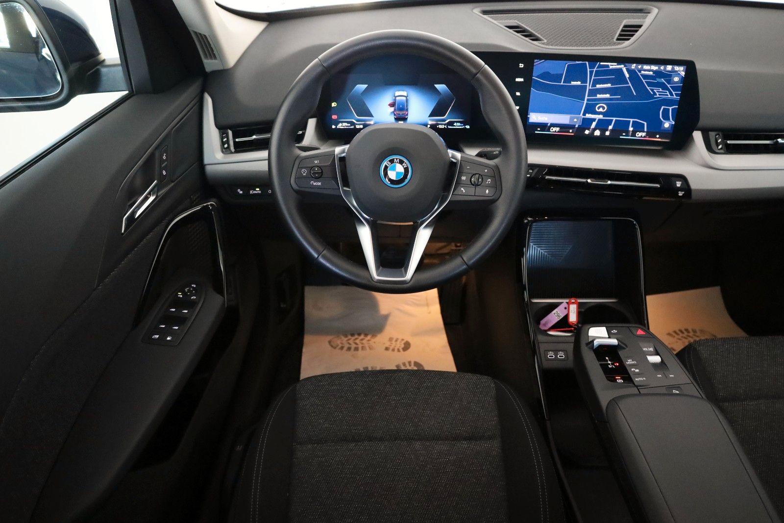 Fahrzeugabbildung BMW X1 xDrive25e,Navi,LED,Kamera,SH,CarPlay