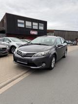Toyota Avensis Kombi Life - graue Toyota Avensis