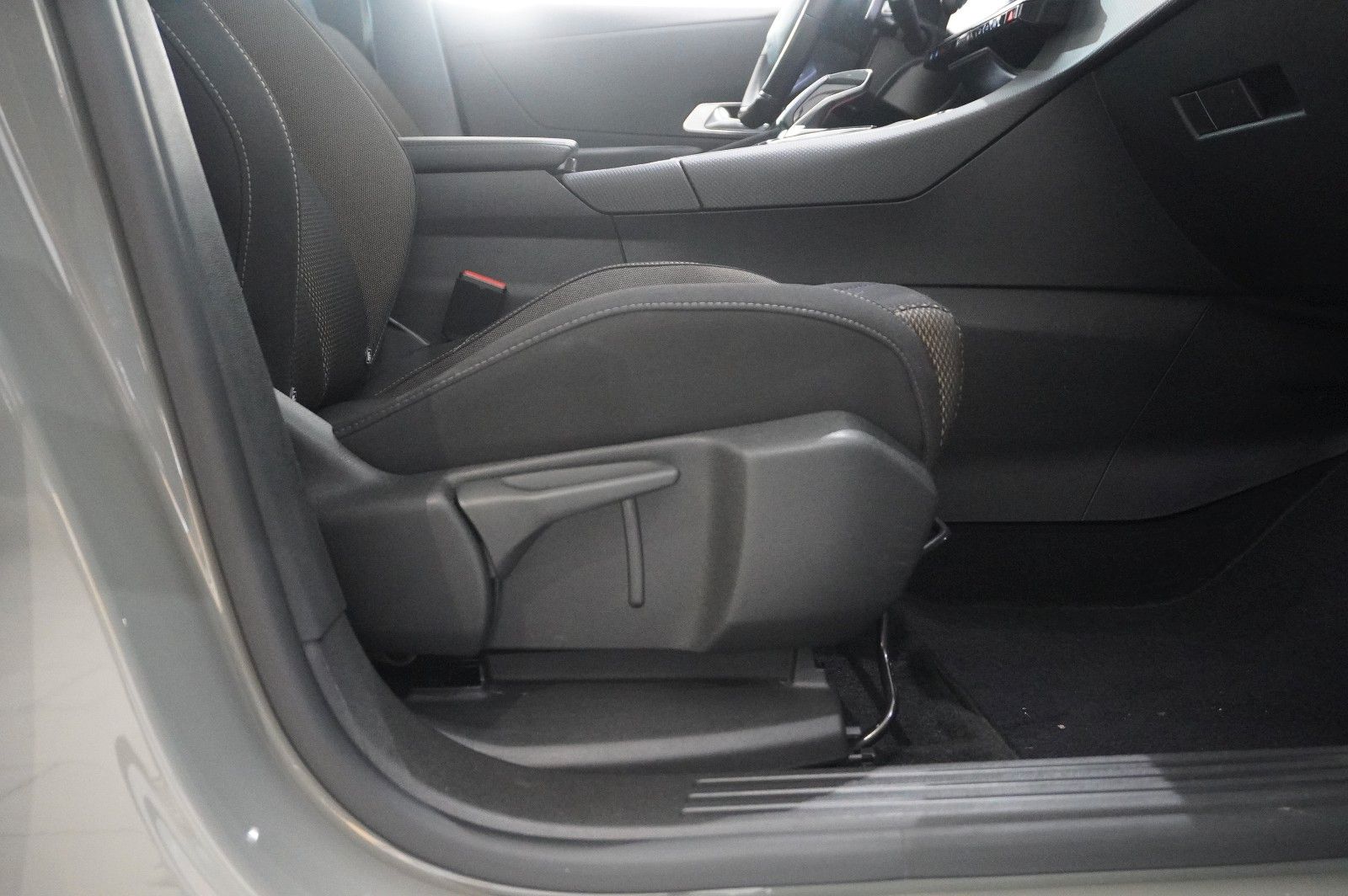 Fahrzeugabbildung DS Automobiles DS7 (Crossback) 1.5D BASTILLE+ NAVI/LED/360°/DAB