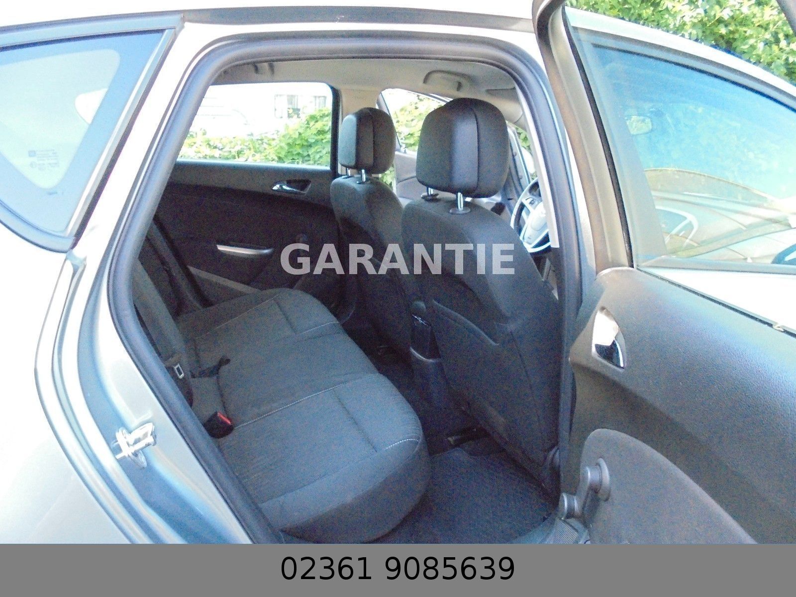 Fahrzeugabbildung Opel Astra J Lim. 5-trg. Edition Klima/Navi/5Türig