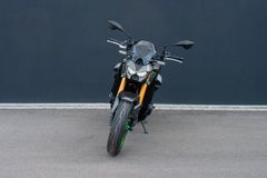 KAWASAKI Z 900 SE 2026 Performance + AKRA + Quickshifter