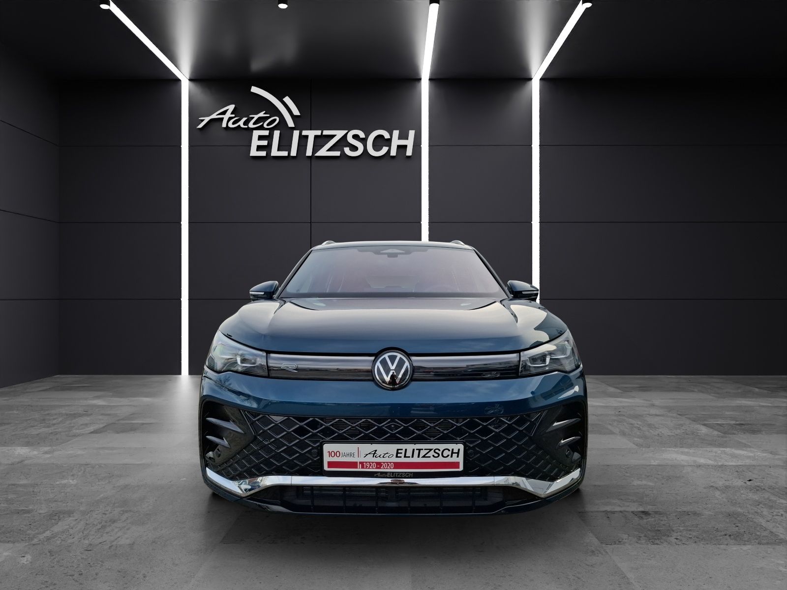 Fahrzeugabbildung Volkswagen Tiguan eTSI R-Line DSG Standhzg Matrix AHK Navi