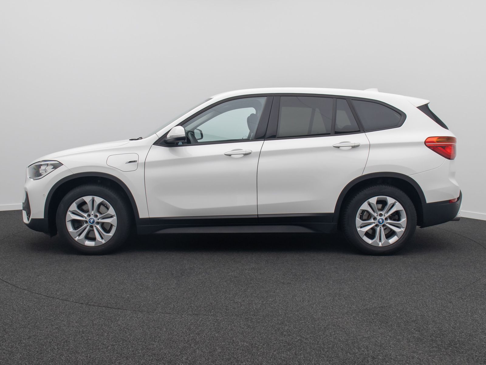 Fahrzeugabbildung BMW X1 xD25e GeschwindigReg ParkAss DAB Komfort NAVI