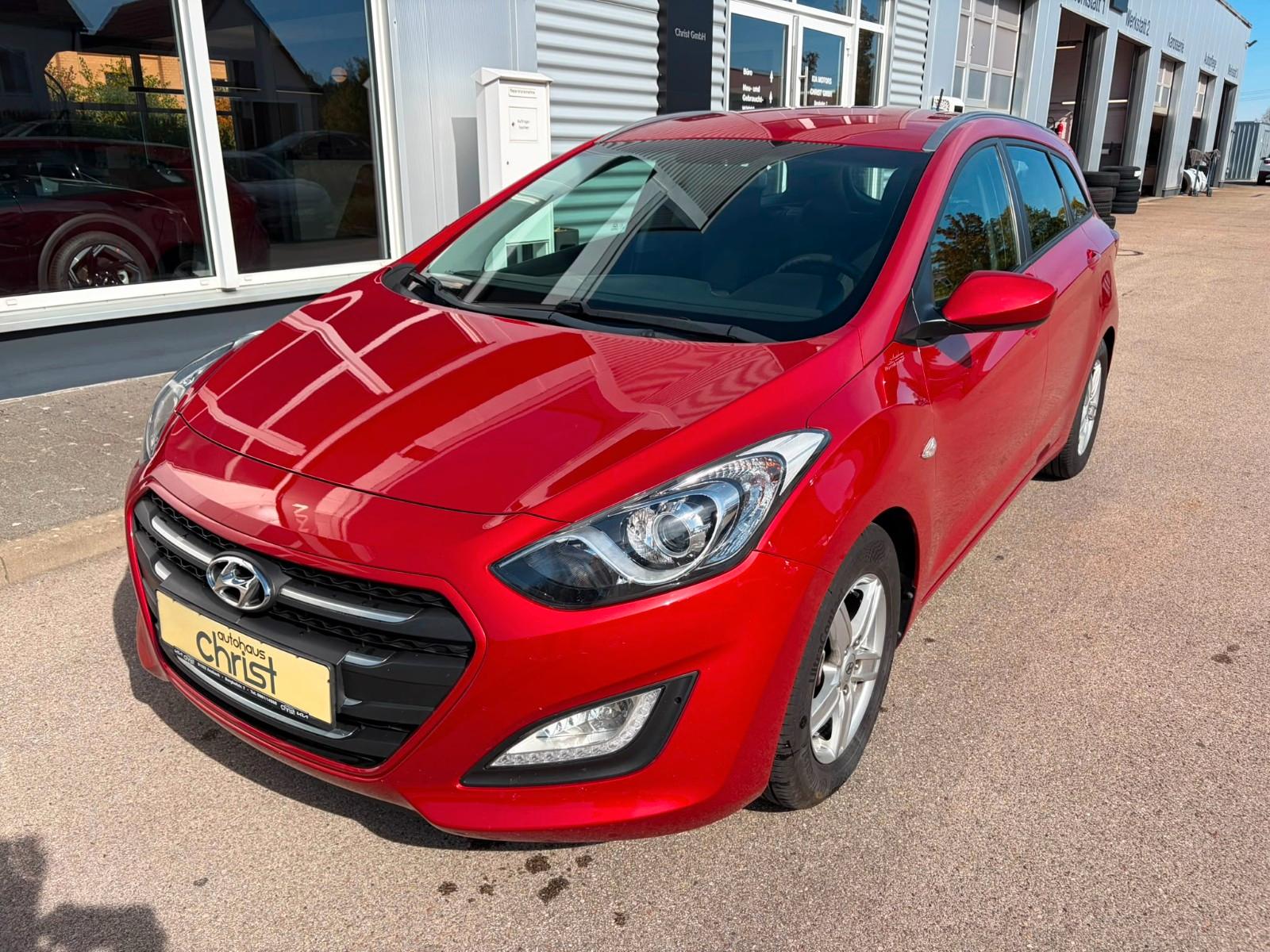 Hyundai i30 2015 — rear view