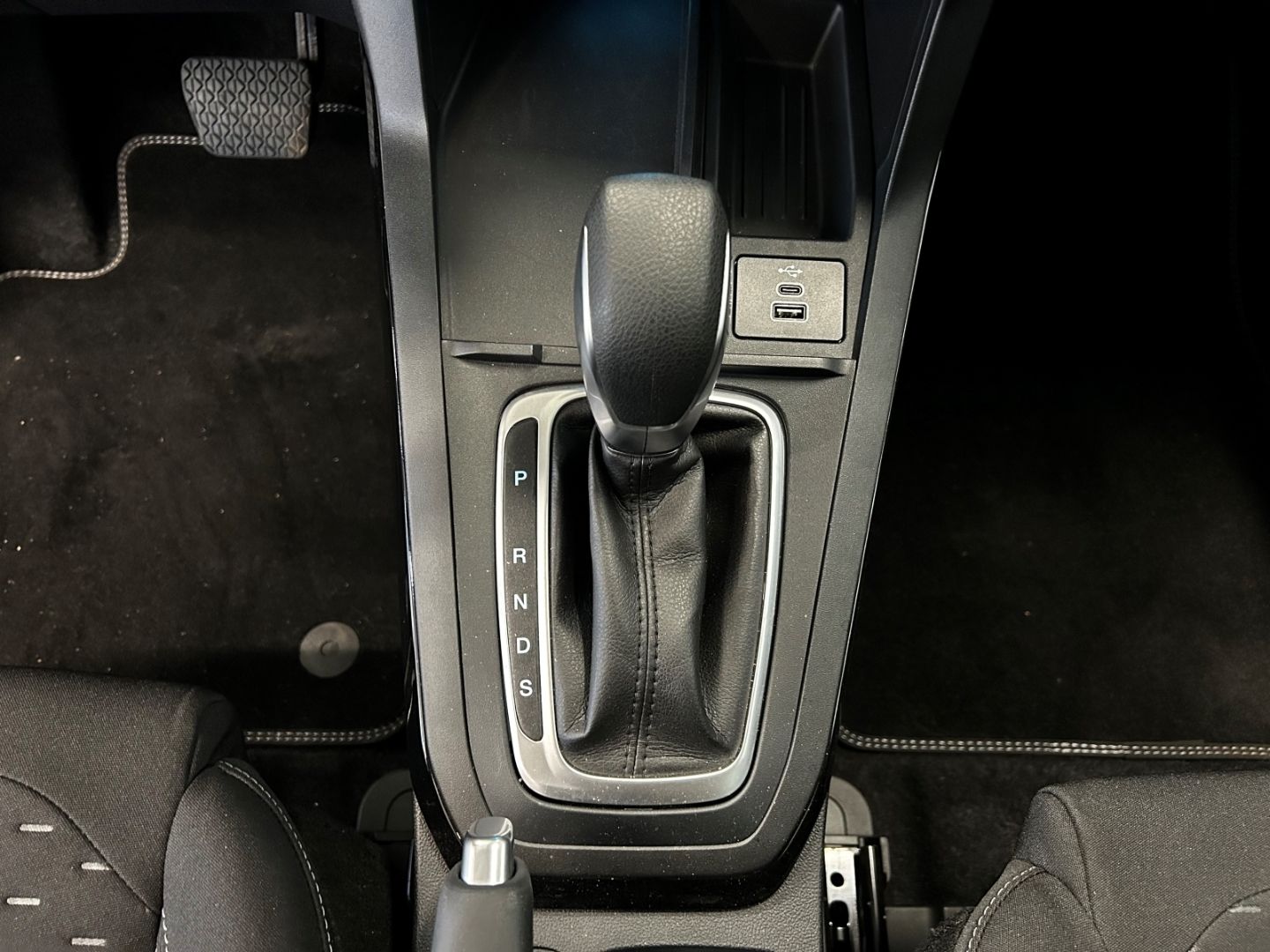 Fahrzeugabbildung Ford Puma Titanium Winterpaket SpurhalteASS AUTOMATIK