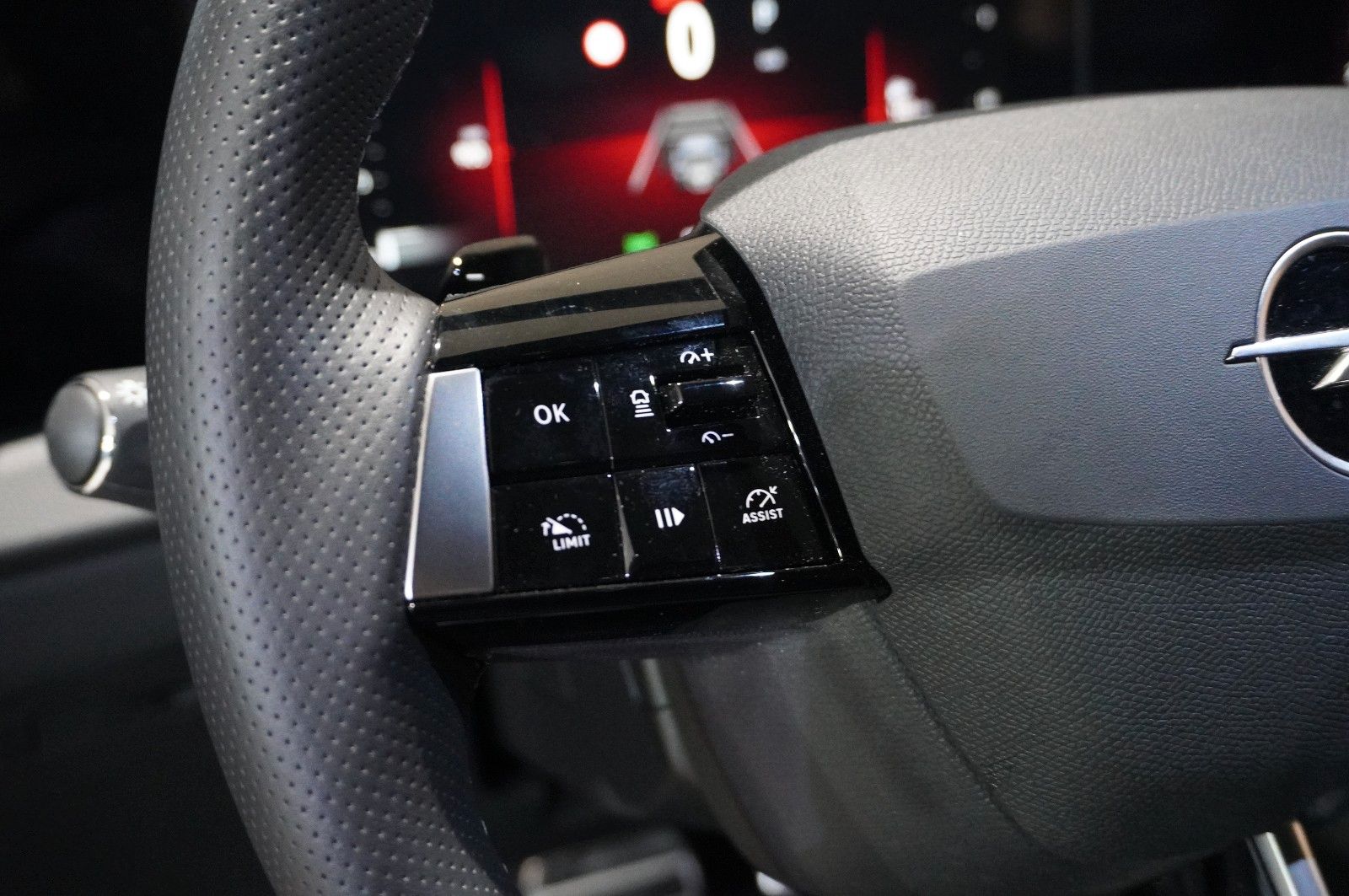 Fahrzeugabbildung Opel Astra L ST 1.2T GS LINE NAVI/LED/360°/VIRT./DAB+