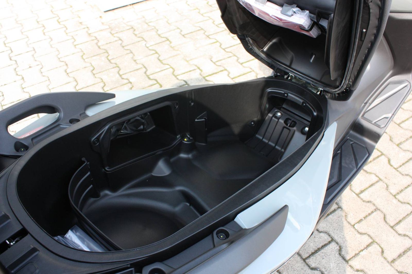 Fahrzeugabbildung Honda Forza 125 mit Smart Top Case