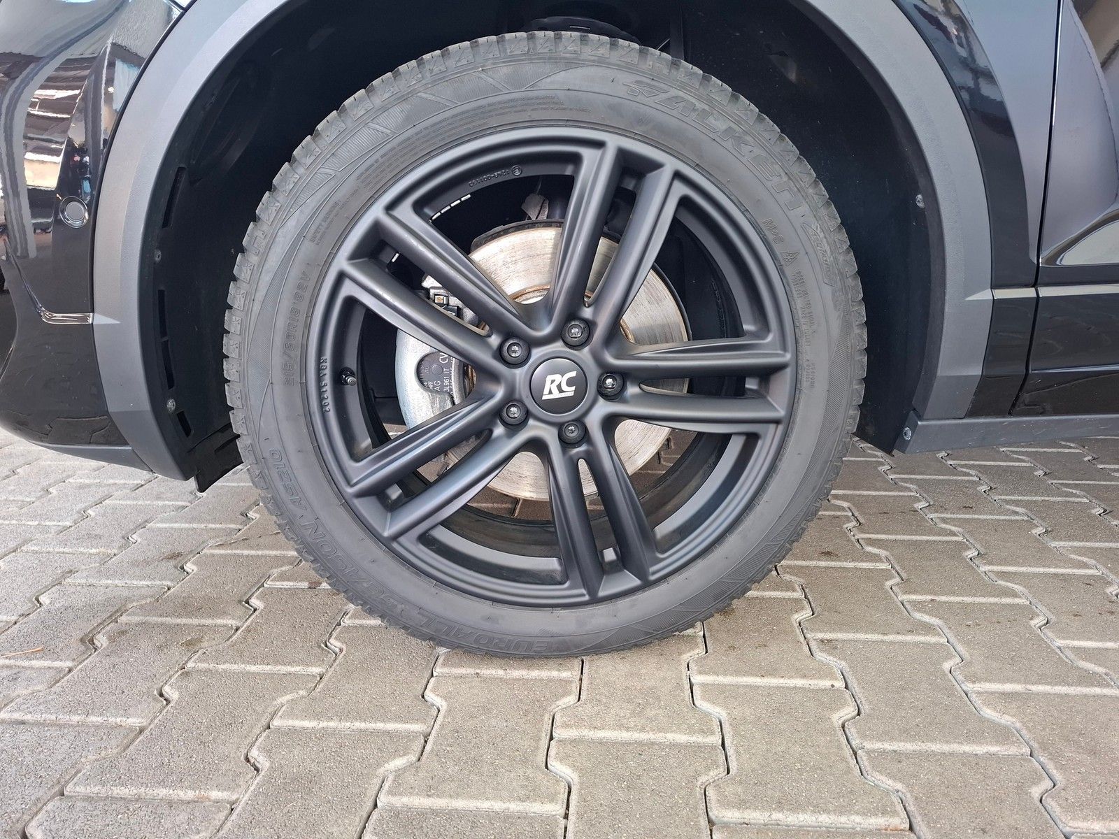 Fahrzeugabbildung Volkswagen T-Roc R-Line 2,0 TSI DSG 4Motion + Pano + Kamera