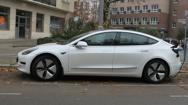 Tesla Model 3 Standard-Plus - Hinterradantrieb Top FSD