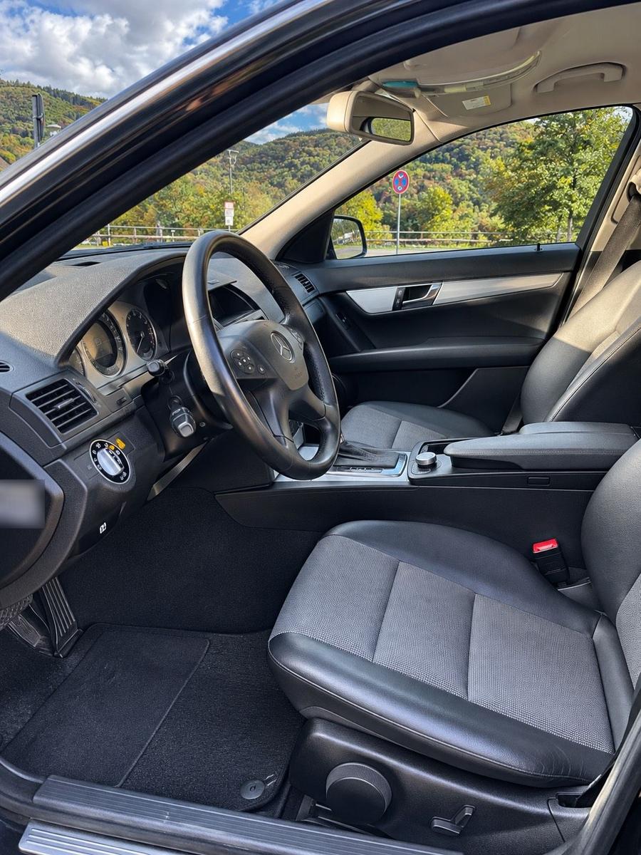 Mercedes-Benz C180 2009 — photo 9