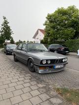 BMW 5er e28 520i Lachssilber Schaltgetriebe - BMW 520: E28