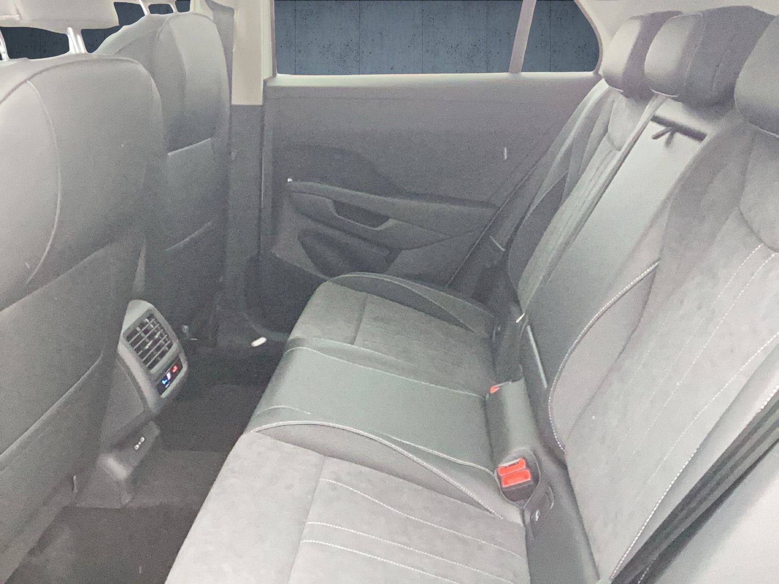 Volkswagen T-Roc - Bild 12