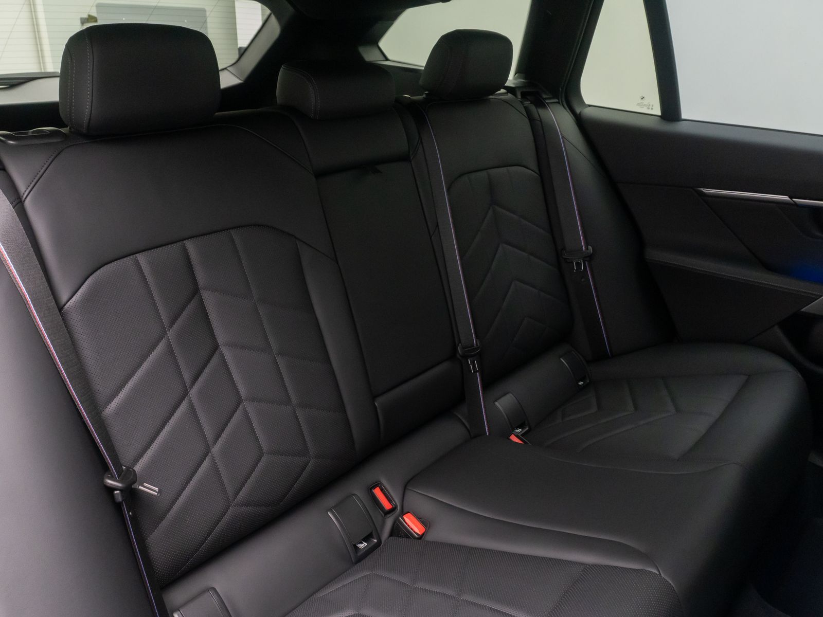Fahrzeugabbildung BMW 520d M Sport 360&deg;H/K Alarm DAB HUD Bel&uuml;ftung 19"