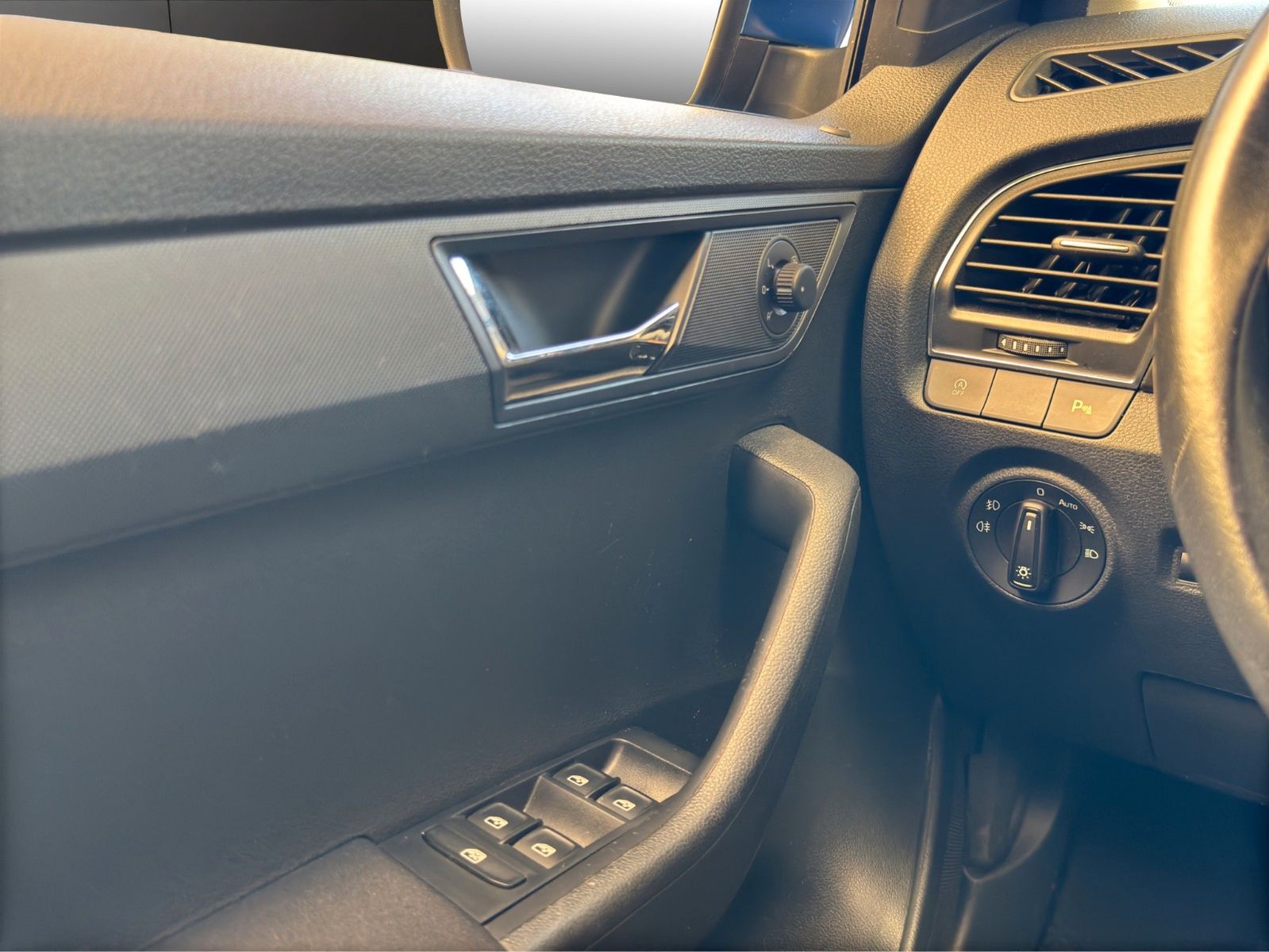 Fahrzeugabbildung SKODA Fabia Joy/NAVI/SHZ/2xPDC/Service Neu !/