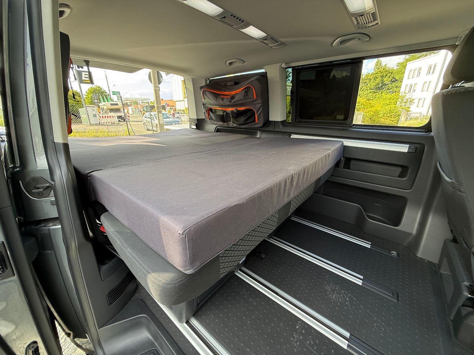 Volkswagen T6.1 Multivan 2.0TDI KLIMA StHz.CARPLAY DREHSITZ foto 17