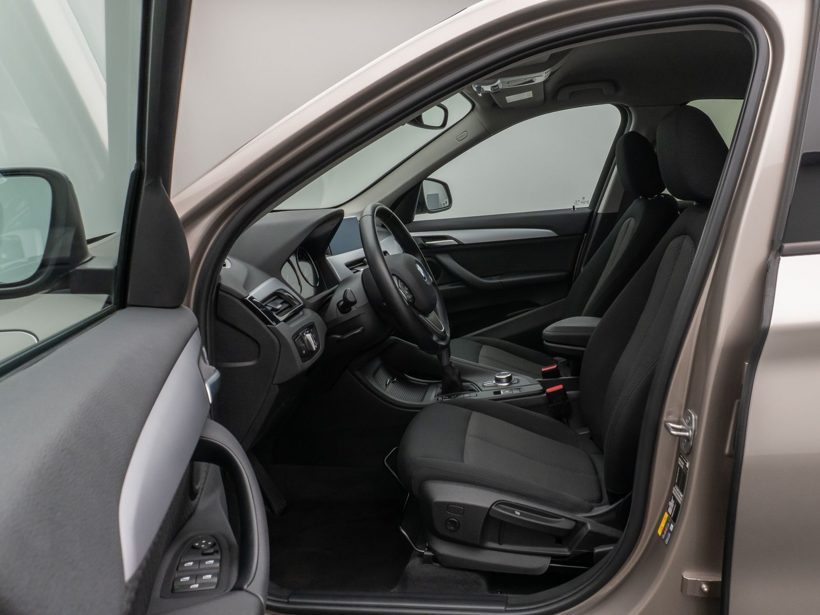 Fahrzeugabbildung BMW X1 xD25e  DAB Navi Lordos Geschwindigkeitsreg