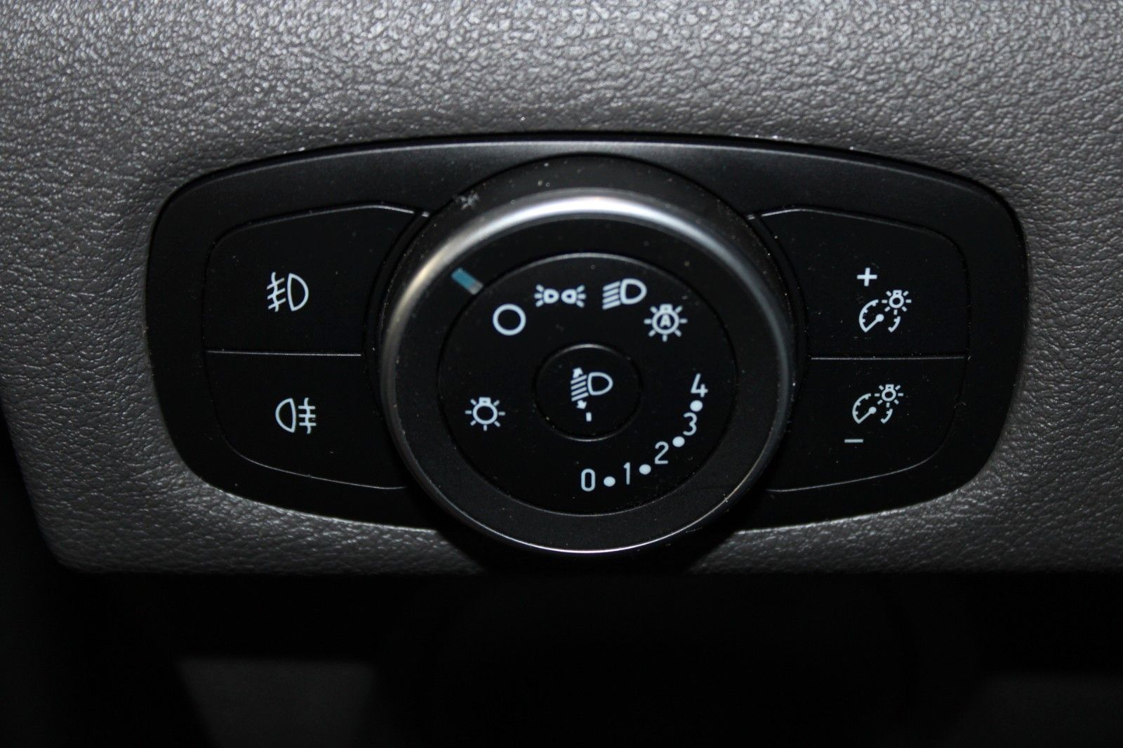 Fahrzeugabbildung Ford Transit Custom TREND L1 Kasten AHK KLIMA 1.Hand