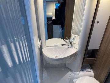 Carado V 337 PRO+ AUTOMATIK  Navi Kamera Smart TV